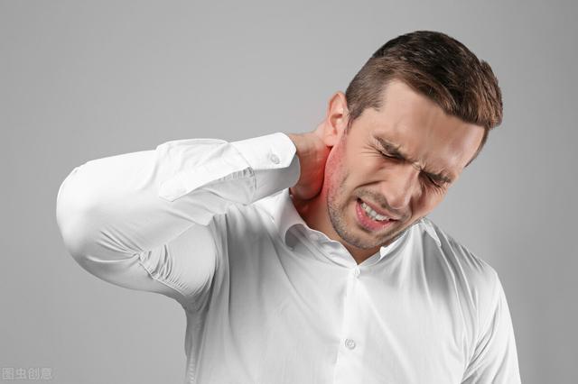 颈椎病患者疼痛频频发作，需小心这5件事是否没做好