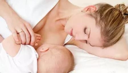 哺乳期的宝妈有月经正常吗？月经期间可以喂奶吗？