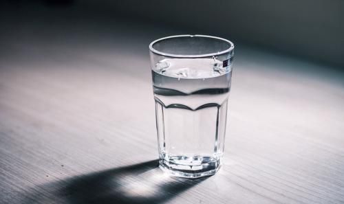 常喝水与不常喝水的人有什么差异？