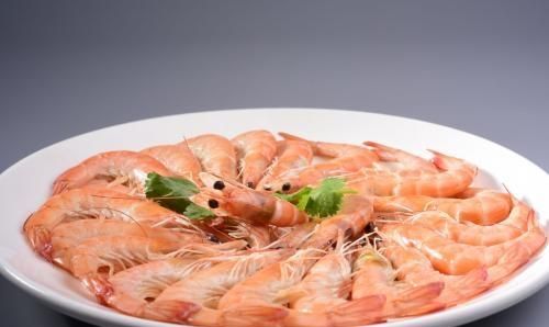 如果每天晚餐吃一斤白灼虾沾酱油，不吃主食会发胖吗？有什么医学依据吗？
