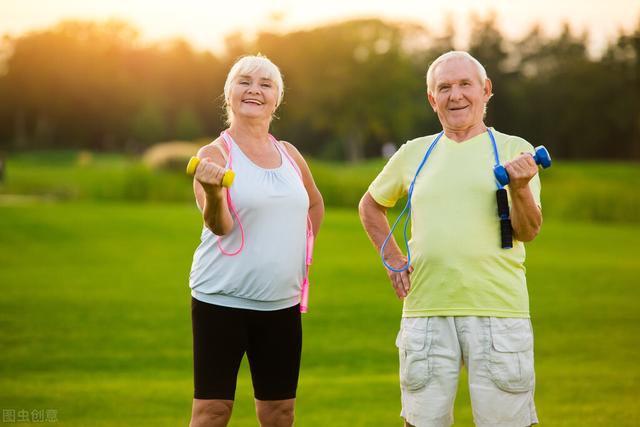 老年人常做的这8种运动，哪些会损伤膝关节？
